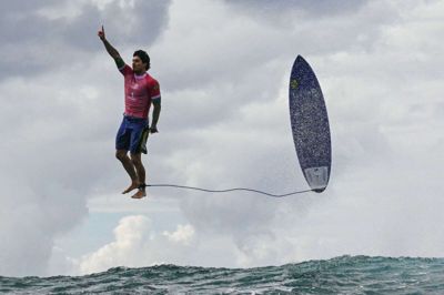 Brasilianske Gabriel Medina blev tidligere i konkurrencen fanget i et af de mest omtalte billeder fra OL. Han vandt bronze i sidste ende.