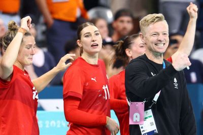 Både landstræner Jesper Jensen og spillerne var rørte efter tirsdagens kvartfinalesejr over Holland.