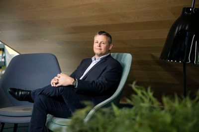 Lars Krarup var borgmester for Herning Kommune frem til 2021. Han ønsker ikke selv at forholde sig til forslaget om, at man allerede nu opkalder en vej efter ham - men er glad for den venlige tanke.