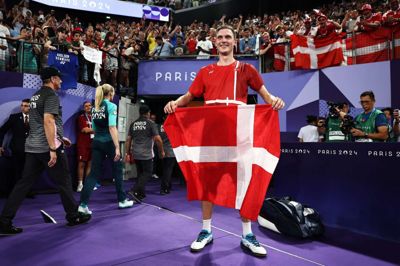 Lars Krarup var i Porte de la Chapelle Arena i det nordlige Paris, da Viktor Axelsen skrev sig ind i historien som den mest succesfulde herresinglespiller ved OL nogensinde.