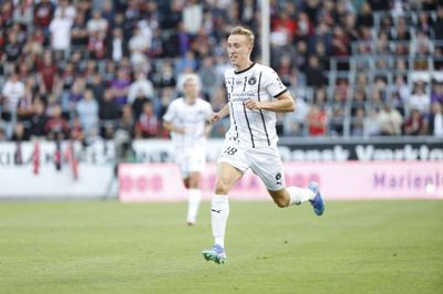 Benjamin Leander er imponeret over FC Midtjyllands evne til at lynintegrere nye spillere i truppen - heriblandt den polske angriber Adam Buksa (billedet). Det har givet ro og resultater i en ellers hektisk sæsonindledning, mener fodboldeksperten.