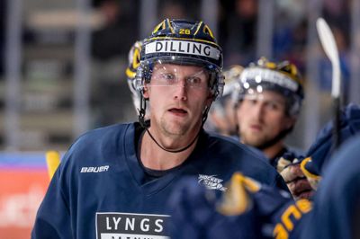 Emil Kristensen og Blue Fox tabte fredag træningskampen mod Esbjerg, men selv om Blårævene gik fra isen uden at score, så mener den rutinerede back, at sæsonforberedelserne så langt er gået efter bogen.