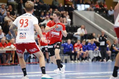 36-årige Matias Helt Jepsen glæder sig over en sikker premieresejr i Odder, men den boldbegavede spilstyrer var ikke helt tilfreds med overtalsspillet eller antallet af tekniske fejl.