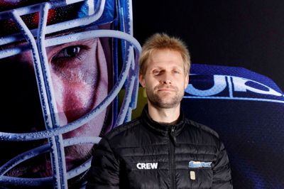 Anders Skou Agerlund glæder sig til en ny sæson som stemmen for Herning Blue Fox. Det er ikke kun i hallen, du kan høre ham. Han er også gæst i Folkebladets podcast om Blue Fox.