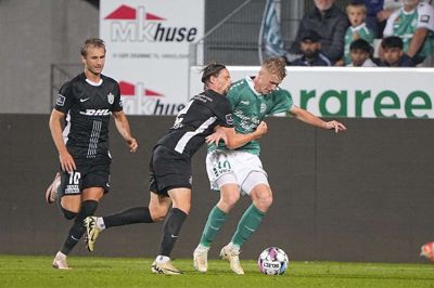 Isak Jensen drev gæk med Peter Ankersen i store dele af kampen på Viborgs stadion.