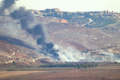 Tirsdag angreb Israel igen Libanon fra luften, og det har ført til suspendering af alle fodboldturneringer i Libanon.