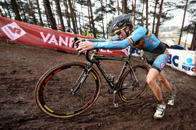 Femke van den Driessche blev i 2016 den første konkurrencerytter, der blev straffet for at bruge en motor på sin cykel. Nu vil UCI gøre en endnu større indsats for at imødekomme udfordringen. (Arkivfoto).