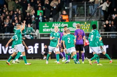 Viborgs Nicolas Bürgy (i.m.) jubler over en scoring under en pokalkamp mod FC Midtjylland 10. november 2022. Søndag mødes lokalrivalerne igen - denne gang i Herning.