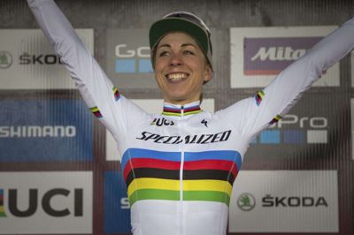 Annika Langvad vandt et af sine seks verdensmesterskaber i mountainbike i 2017. (Arkivfoto).