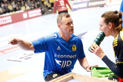 Søren Hansen vil gerne spille pokalkvartfinalen mod Team Esbjerg med det samme og ride videre på momentum fra de foregående kampe, men cheftræneren og Ikast-holdet må vente til efter landskampspausen.