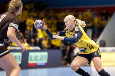 Emma Lindqvist og resten af Ikast-holdet har spillet tre tætte kampe mod Viborg i denne sæson. I aften venter den hidtil vigtigste, når slutspillet skydes i gang på udebane mod ærkerivalerne.