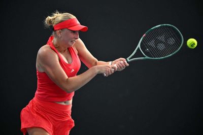 Clara Tauson spillede sig videre til anden runde med en sejr over Linda Noskova.