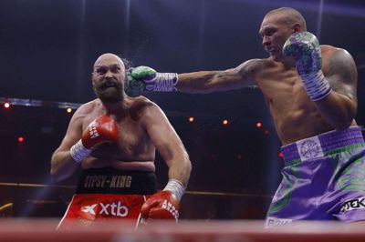 Ukrainske Oleksandr Usyk (til venstre) tævede 22. december Tyson Fury (til højre) for anden gang i 2024. (Arkivfoto).