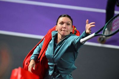 Simona Halep sagde tirsdag farvel til tennis ved en turnering på hjemmebane i Rumænien.
