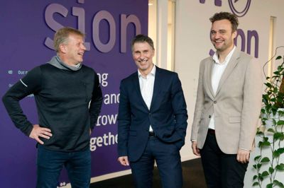 Ove Hansen (t.v.), Claus F. Sørensen og Frans Hammer er tre af idémændene bag fonden »Guld til Herning«. Også MCH-direktør Georg Sørensen har lagt kræfter i projektet og er medstifter sammen med de to sidstnævnte, men han var forhindret i at medvirke i interviewet på grund af Formland-messen.