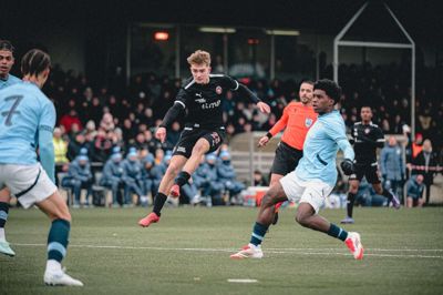 Sebastian Lodberg scorede et flot mål i lørdagens sejr over hans tidligere klub, AC Horsens. På billedet her viser kantspilleren sin gode sparketeknik mod Manchester City i UEFA Youth League.