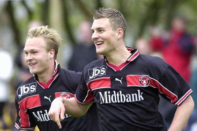 Morten Skoubo (t.h.) jubler over en af sine scoringer for FC Midtjylland med Ulrik Lindkvist.