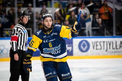 Canadiske Zach Taylor scorede Blårævenes mål nummer 200 i grundspillet i 4-0-sejren over Rungsted.