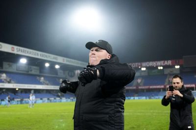 Det var en forløsning for Rasmus Bertelsen, at Randers FC mandag sikrede sig en plads i top-6, så han lod spillerne feste, mens han selv gik tidligt hjem.