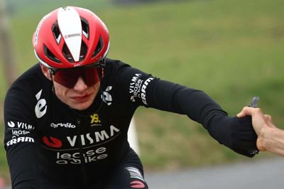 Jonas Vingegaard styrtede torsdag i Paris-Nice.