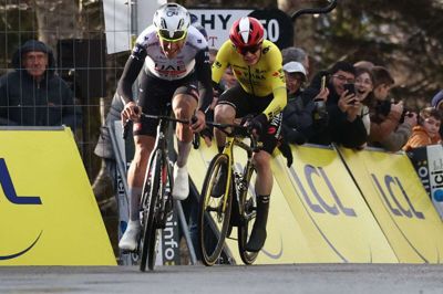 João Almeida overhalede Jonas Vingegaard på de sidste meter og tog sejren på 4. etape.