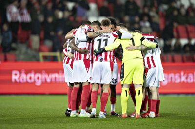 AaB blev fredag aften rundbarberet 4-0 af Viborg. Dagen efter tog tre af spillerne i byen.