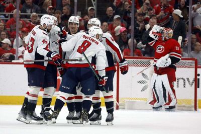 Frederik Andersen i baggrunden blev passeret en enkelt gang i sejren over Washington.