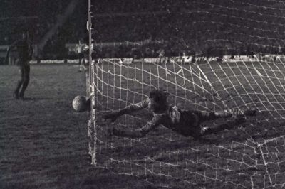 Boca Juniors-keeper Hugo Gatti reddede et straffespark fra Cruzeiros Vanderley i september 1977, så holdet efter straffesparkskonkurrence vandt Copa Libertadores. Finalen blev spillet i Uruguay. (Arkivfoto).
