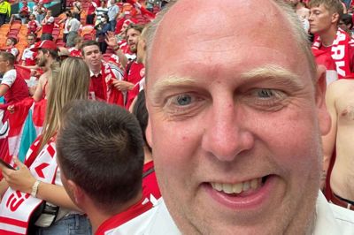 Arne Stampe Pedersen ærgrer sig over, at EM er slut for ham på udebane med landsholdet. Han er træt af stramme britiske regler, men han glæder sig til at se semifinalen på hjemmebane i Videbæk Idræts- og Fritidscenter i morgen aften, onsdag. Foto: Privatfoto