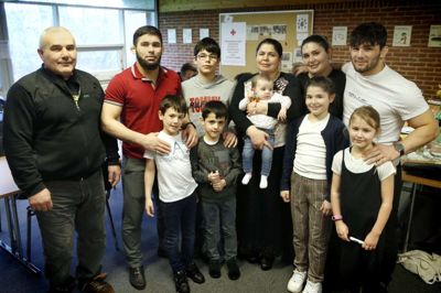 I 2020 valgte familien Bisultanov at sige tak til Herning med en tjetjensk fest for Røde Kors i Tjørring, Herning Kommune, brydeklubben, morens arbejdsplads og flere andre, som har hjulpet familien gennem årene i Herning. Foto: Flemming Hansen