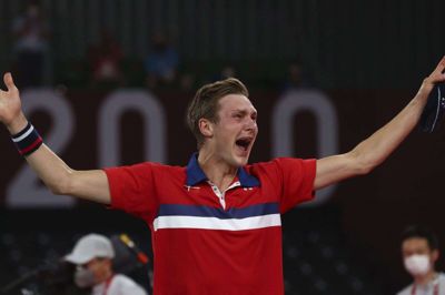 Tårerne fik frit løb, da Viktor Axelsen mandag sikrede sig OL-guld i herresingle. Foto: Ritzau Scanpix