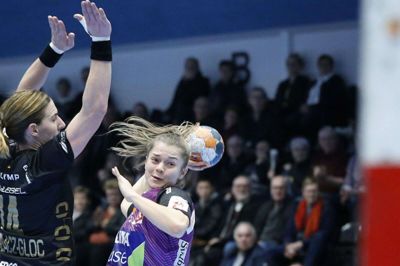 Emma Friis er tilbage i omdrejninger efter sin fodskade. Den 20-årige fløj scorede fire mål på fire forsøg mod BBM Bietigheim. Foto: Tom Laursen