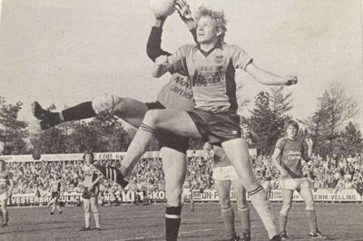 Legenden Søren Jensen - her i en divisionskamp i 1982 - nåede 442 kampe og 205 mål for Herning Fremad. Foto: Herning Fremad