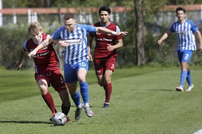 Michael Bachmann, der her er i aktion i en kamp mod Tjørring, scorede på straffespark. Foto: Henrik Ole Jensen