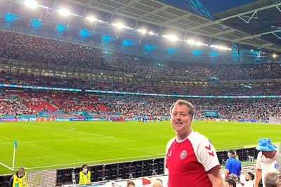 EM-semifinalen mellem Danmark og England på Wembley i 2021 er den største kamp med det danske landshold, Søren Riis har oplevet live. Han drømmer om en dag at se en VM-finale - og selvfølgelig meget gerne med Danmark som part. Og det må gerne være ved næste slutrunde i 2026, hvor finalen spilles i USA. Privatfoto