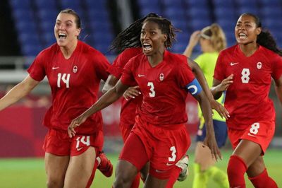 Canadas kvindelandshold fejrede i 2021 OL-guld på banen i Tokyo. Nu er holdet i konflikt med sit nationale forbund. (Arkivfoto).