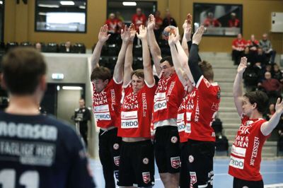 Et øjebliksbillede fra torsdag aftens hjemmekamp mod Ribe-Esbjerg. Nederlaget i den kamp sendte endegyldigt HCM ned i 1. division. Foto: Chresten Bergh