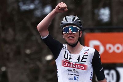 Tadej Pogacar fører Paris-Nice inden løbets sidste etaper.