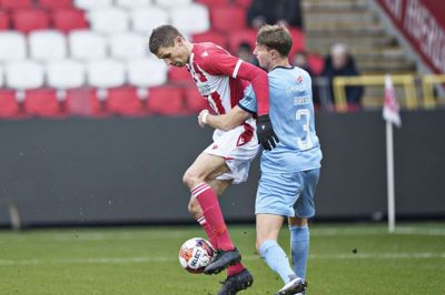 Nicklas Helenius og holdkammeraterne i AaB ligger til nedrykning i Superligaen. (Arkivfoto).