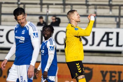 Angriberen Simon Makienok (til højre) scorede et meget vigtigt mål for AC Horsens i søndagens 1-1-kamp ude mod Lyngby i Superligaen.