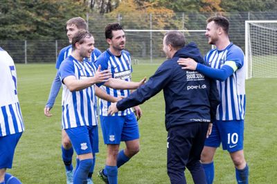 Jubel hos Herning Fremad, da holdet rykkede op i efteråret. Også lørdag var der grund til glæde. Foto: Tom Laursen