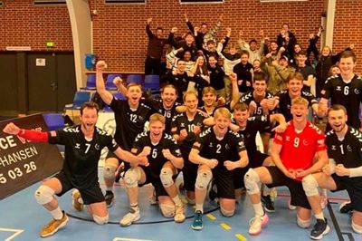 Spillerne fra Ikast KFUM jubler efter sejren i den første DM-semifinale. Foto: Hamistolen