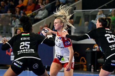 Simone Petersen (i.m.) i aktion i den første kamp i Ungarn, som Ikast vandt med hele 30-20. Foto: Ritzau Scanpix