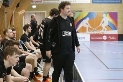 Efter fire sæsoner som træner i Sunds stopper Mathias Nordmann for at koncentrere sig om sit nyfødte barn og sit civile job. Hans sidste kamp i spidsen for holdet blev DM-finalen, der blev tabt 7-9 til Frederikshavn. Foto: Henrik Ole Jensen