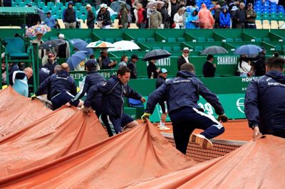 Semifinalen mellem Andrey Rublev og Taylor Fritz blev stoppet lidt over klokken 16.