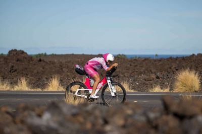 Michelle Vesterby på cyklen til hendes sidste konkurrence som professionel. Hun blev nummer 29 ved VM på Hawaii. Foto: Ritzau Scanpix