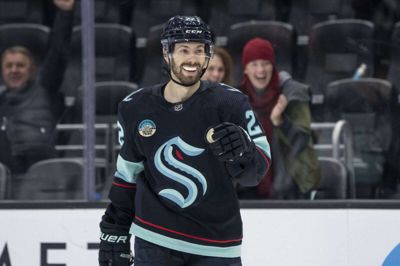 Oliver Bjorkstrand scorede i nat dansk tid sit niende sæsonmål i NHL. Han er nu oppe på 24 point i alt for sæsonens hidtil 31 kampe. Foto: Stephen Brashear/Ritzau Scanpix