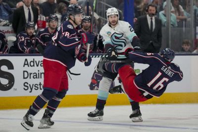 Oliver Bjorkstrand (i.m.) tegnede sig for ét mål og to assists på sin »gamle« hjemmebane, da Seattle Kraken vandt 7-4 i Columbus. Foto: Aaron Doster/Ritzau Scanpix