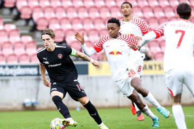 Valdemar Byskov var i hele efteråret udlejet til CD Mafra. Den boldsikre midtbanegeneral fik anførerbindet i sit comeback på U19-holdet og leverede solidt.
