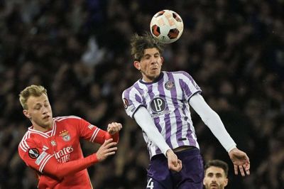 Stijn Spierings ses her i aktion for Toulouse i en europæisk kamp mod Benfica.